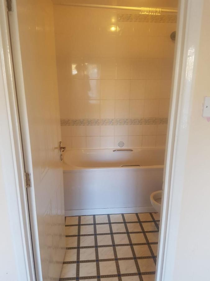 Ensuite Room Near Canal Саутхолл Экстерьер фото